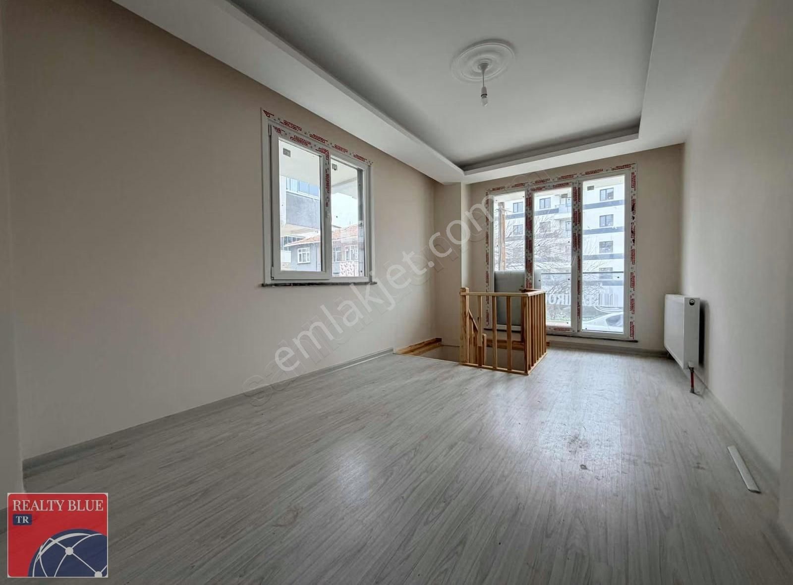 Sultanbeyli De Satılık 2+1 Dubleks Daire