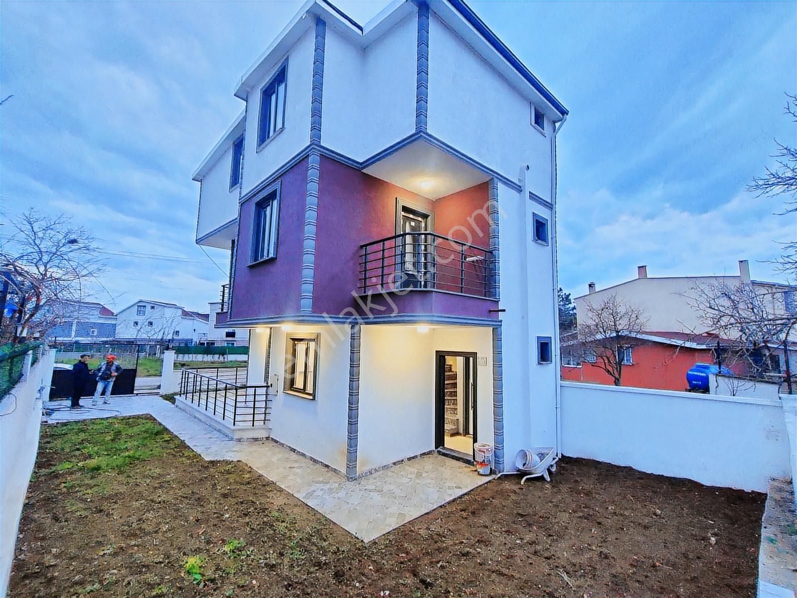 Büyük Bahçeli*4+1*kanalizasyonlu*cadde Cepheli 'kartallardan' - Görsel 29