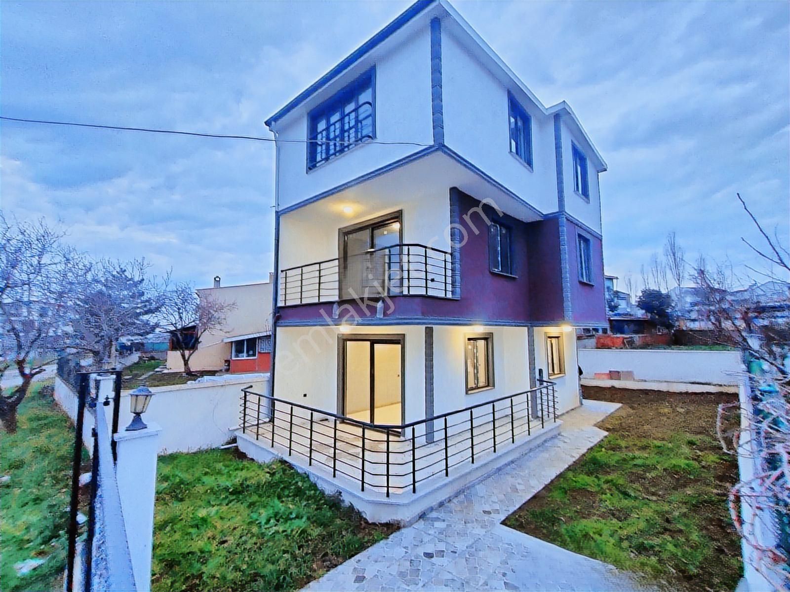 Büyük Bahçeli*4+1*kanalizasyonlu*cadde Cepheli 'kartallardan' - Görsel 14