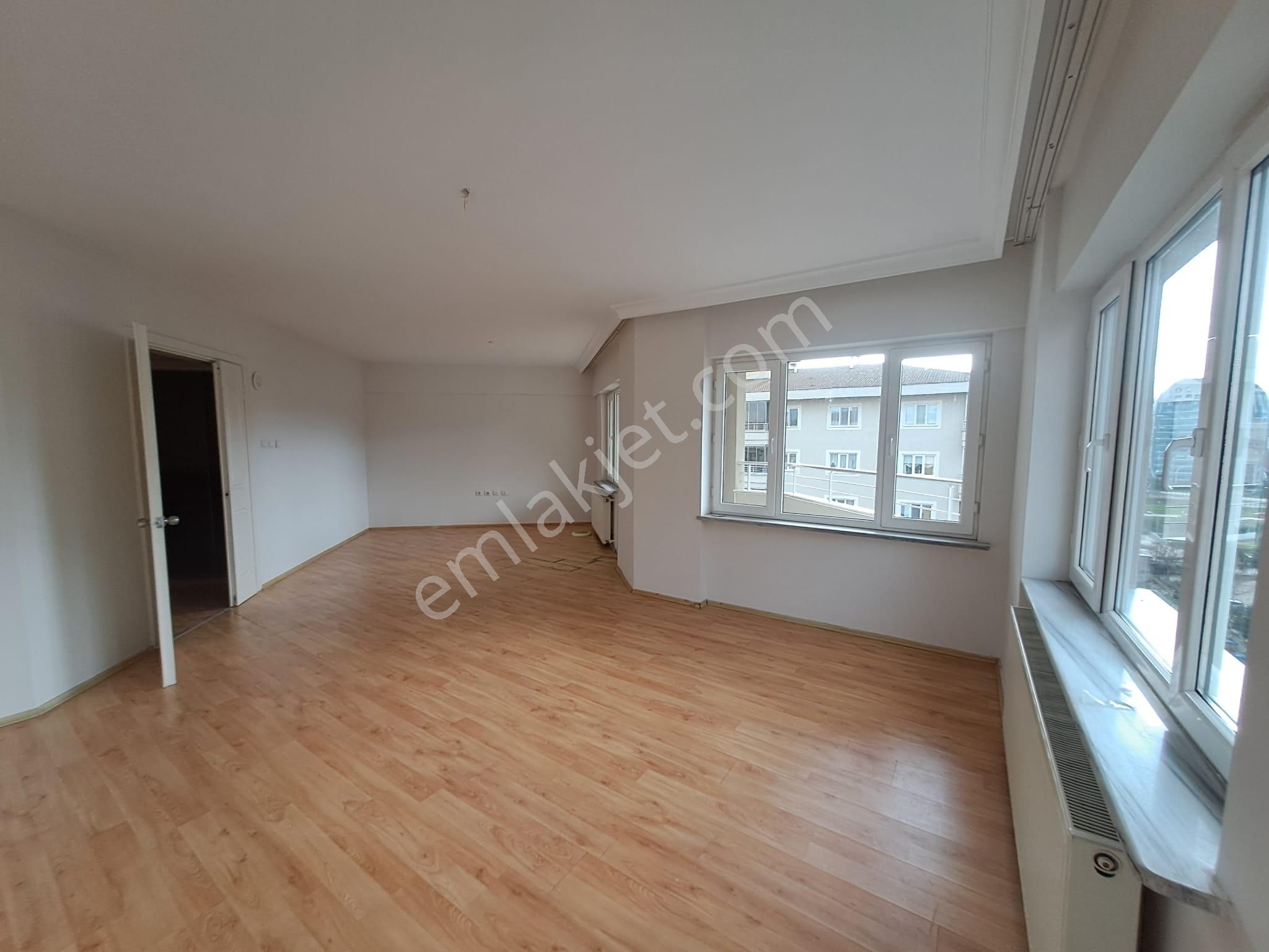 Re/max Advantage'den Yüzüncü Yıl Mahallesinde 3+1 Kiralık Daire - Görsel 3