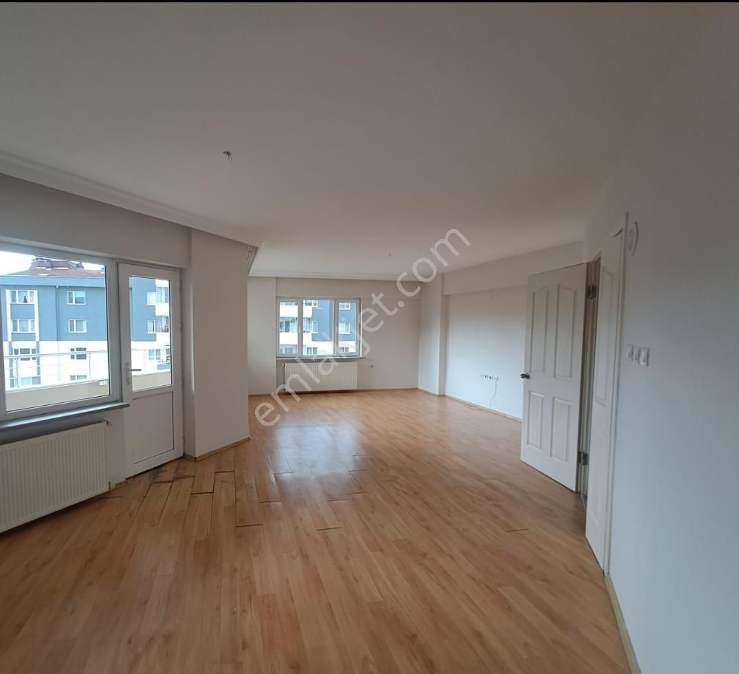 Re/max Advantage'den Yüzüncü Yıl Mahallesinde 3+1 Kiralık Daire - Görsel 2