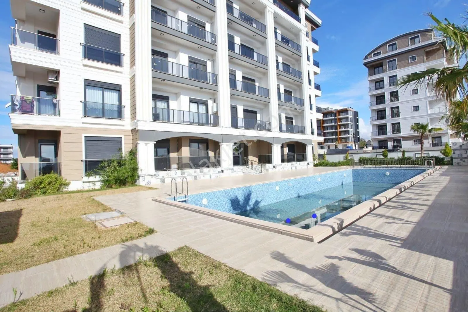 Antalya Aksu Altıntaşta Kiralık Modern Mobilyalı 1+1 Katta Daire