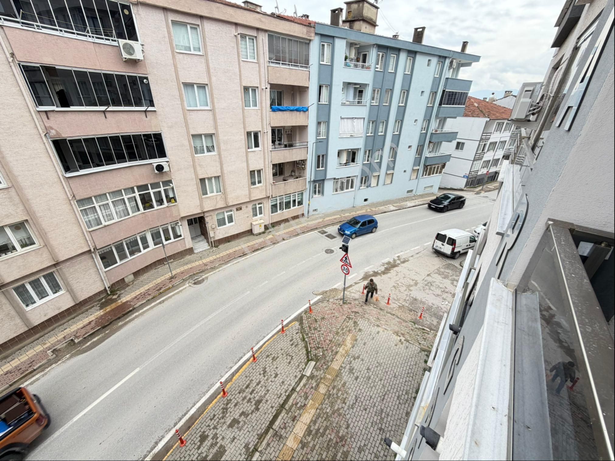 Tırpan Gayrimenkulden Ömerbey Mah.2+1 90m2 Arakat Merkezde Yeni Kiralık Daire - Görsel 10