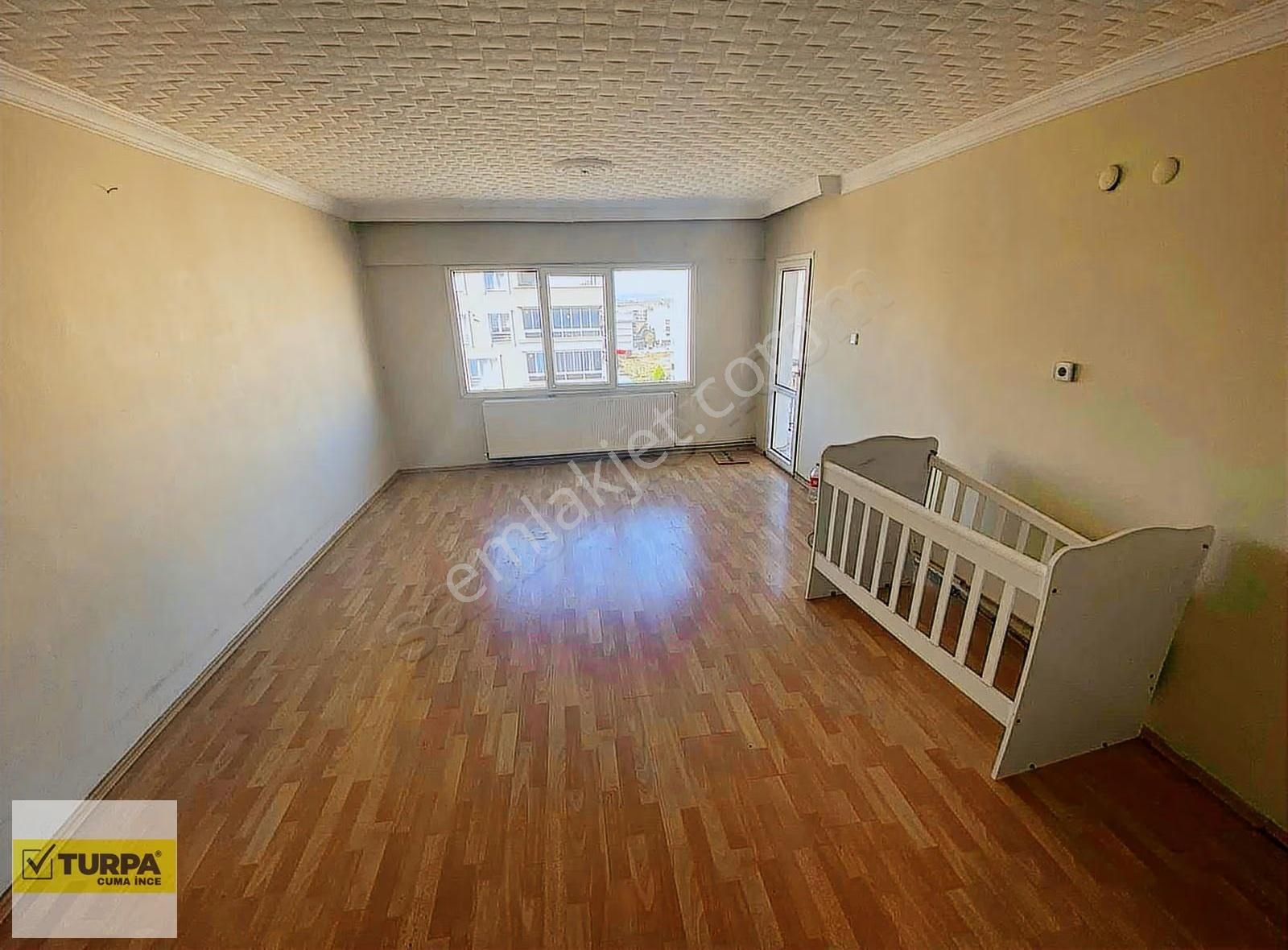 Torbalı Merkez De Site İçerisinde Ara Kat Asansörlü Daire 3+1 - Görsel 14