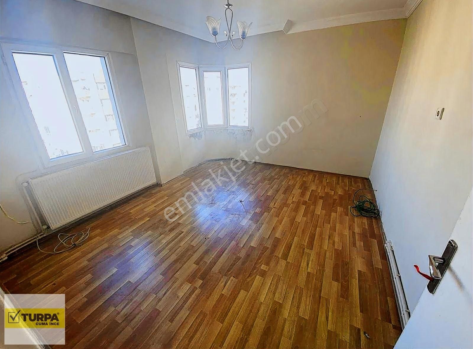 Torbalı Merkez De Site İçerisinde Ara Kat Asansörlü Daire 3+1 - Görsel 20