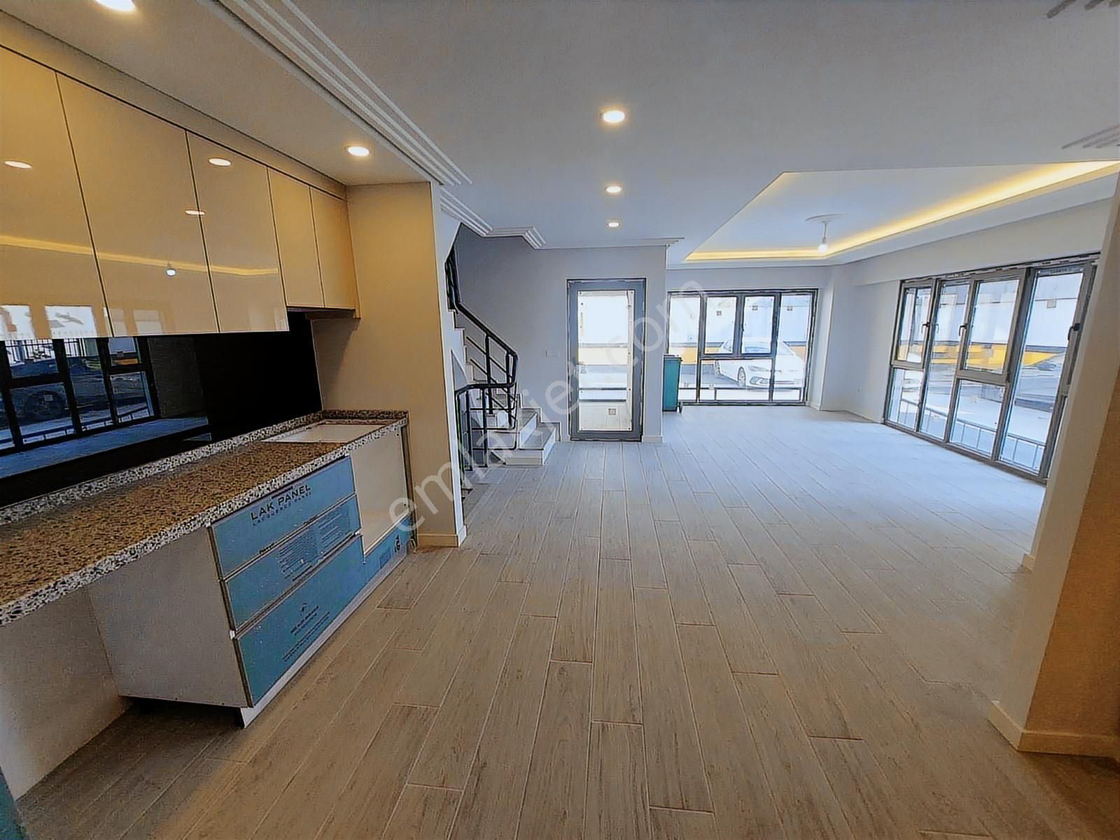 Üsküdar Merkeze Yakın Arakat Tripleks 2+1