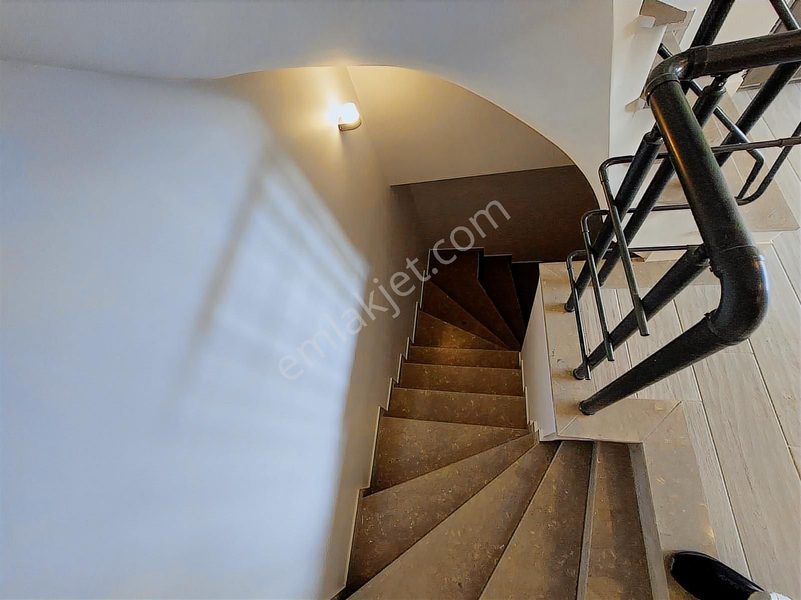 Üsküdar Merkeze Yakın Arakat Tripleks 2+1 - Görsel 14