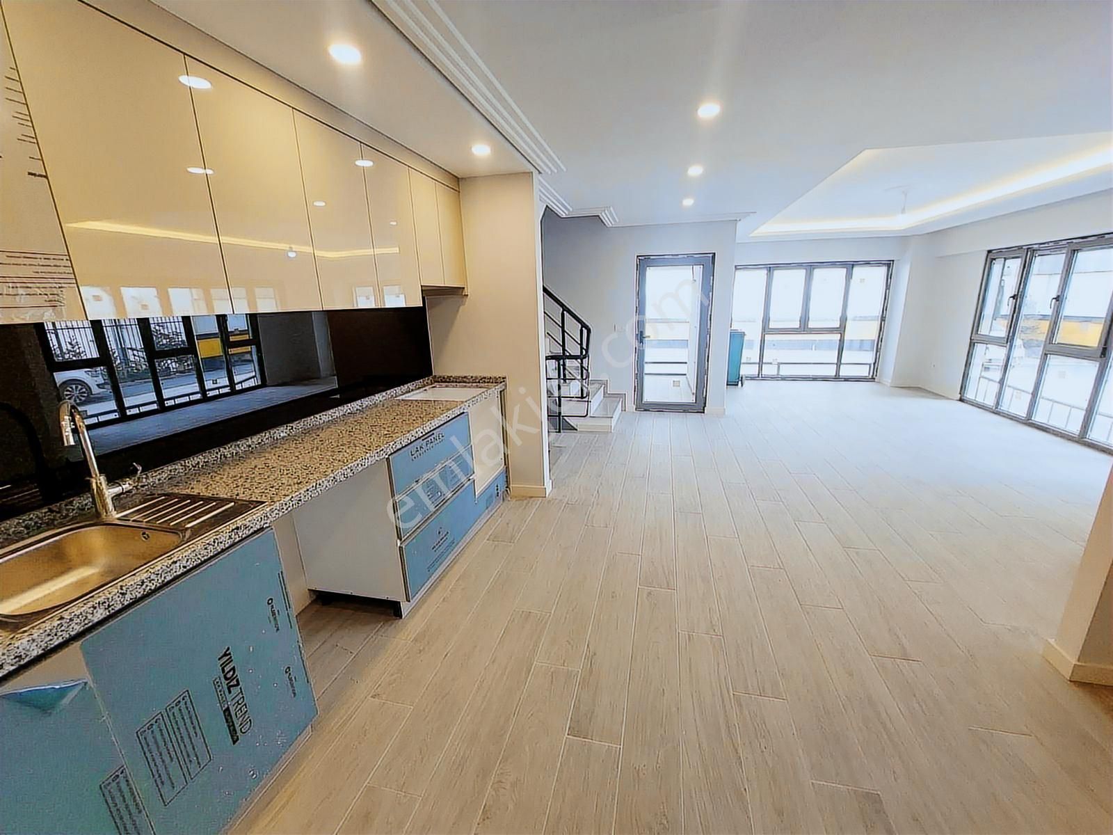 Üsküdar Merkeze Yakın Arakat Tripleks 2+1 - Görsel 26