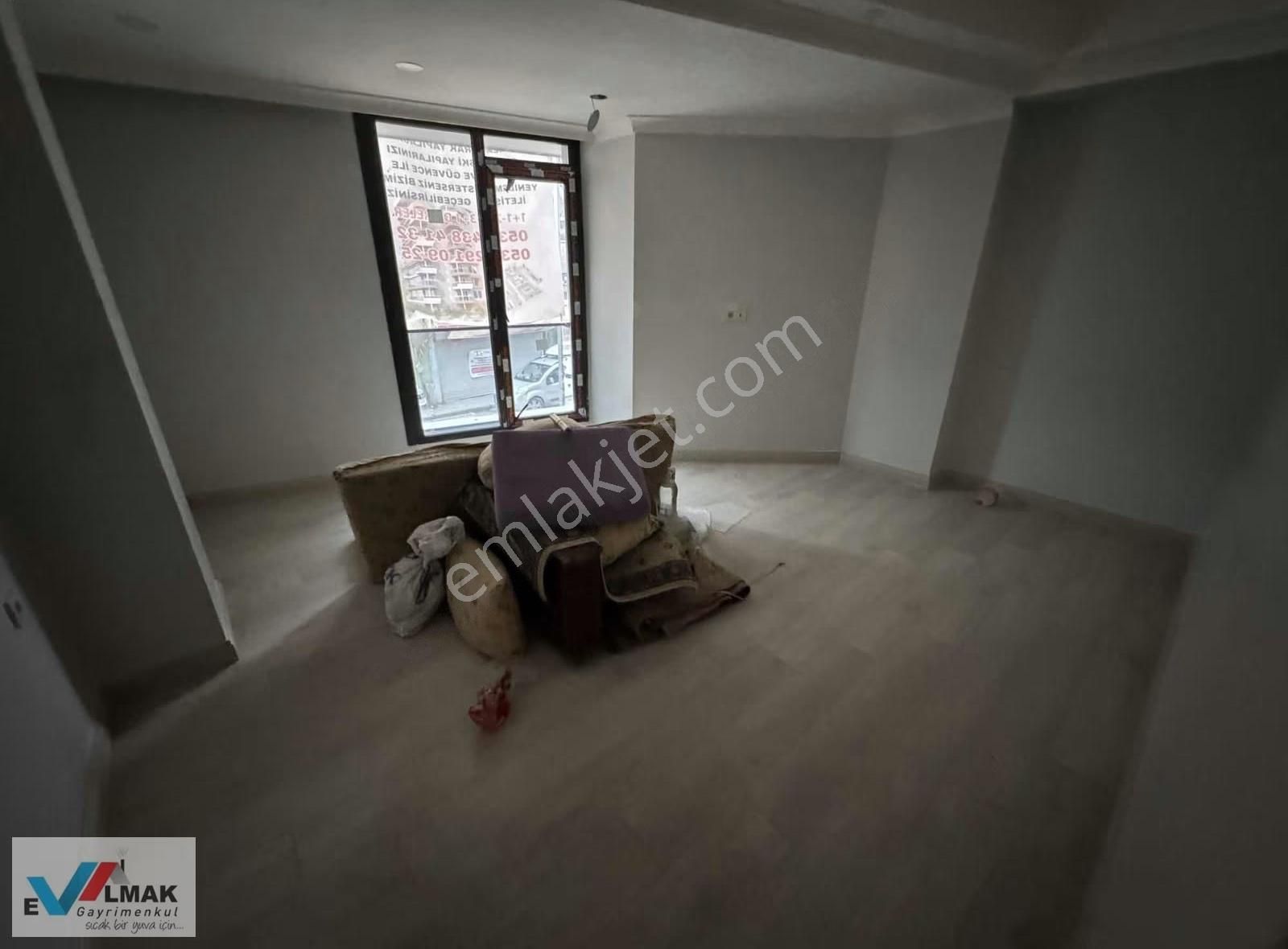 Evalmak'tan Kanarya Mah.de Satılık 1+1 Y.giriş Daire