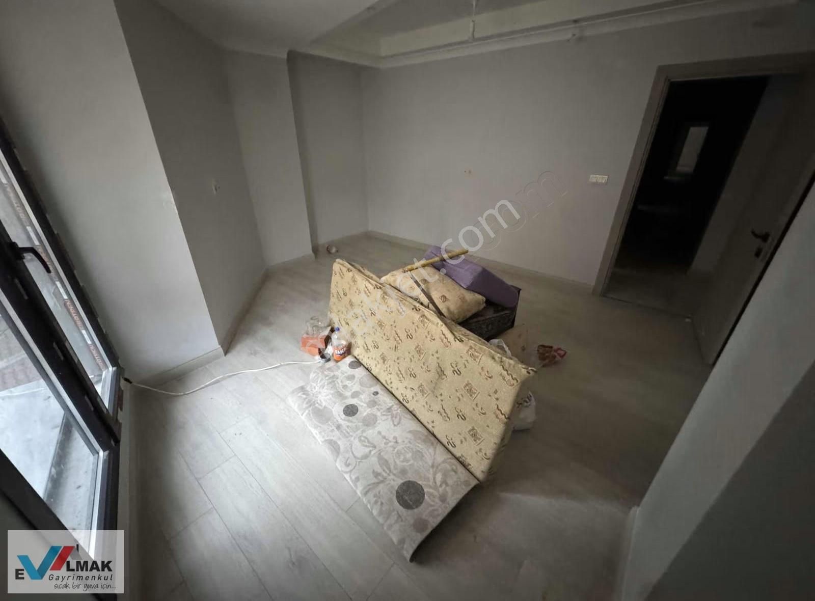 Evalmak'tan Kanarya Mah.de Satılık 1+1 Y.giriş Daire - Görsel 3