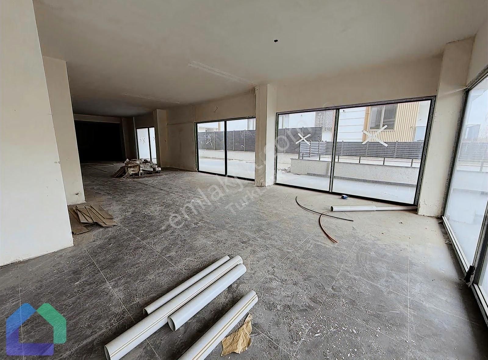 Çamlıca Camisinin Hemen Yanında 470m2 Kiralık Dükkan - Görsel 5