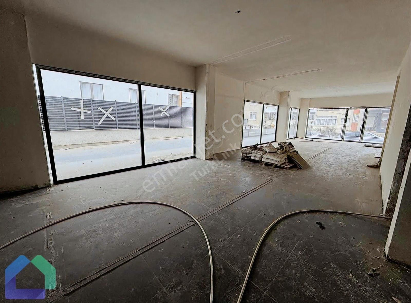 Çamlıca Camisinin Hemen Yanında 470m2 Kiralık Dükkan - Görsel 3