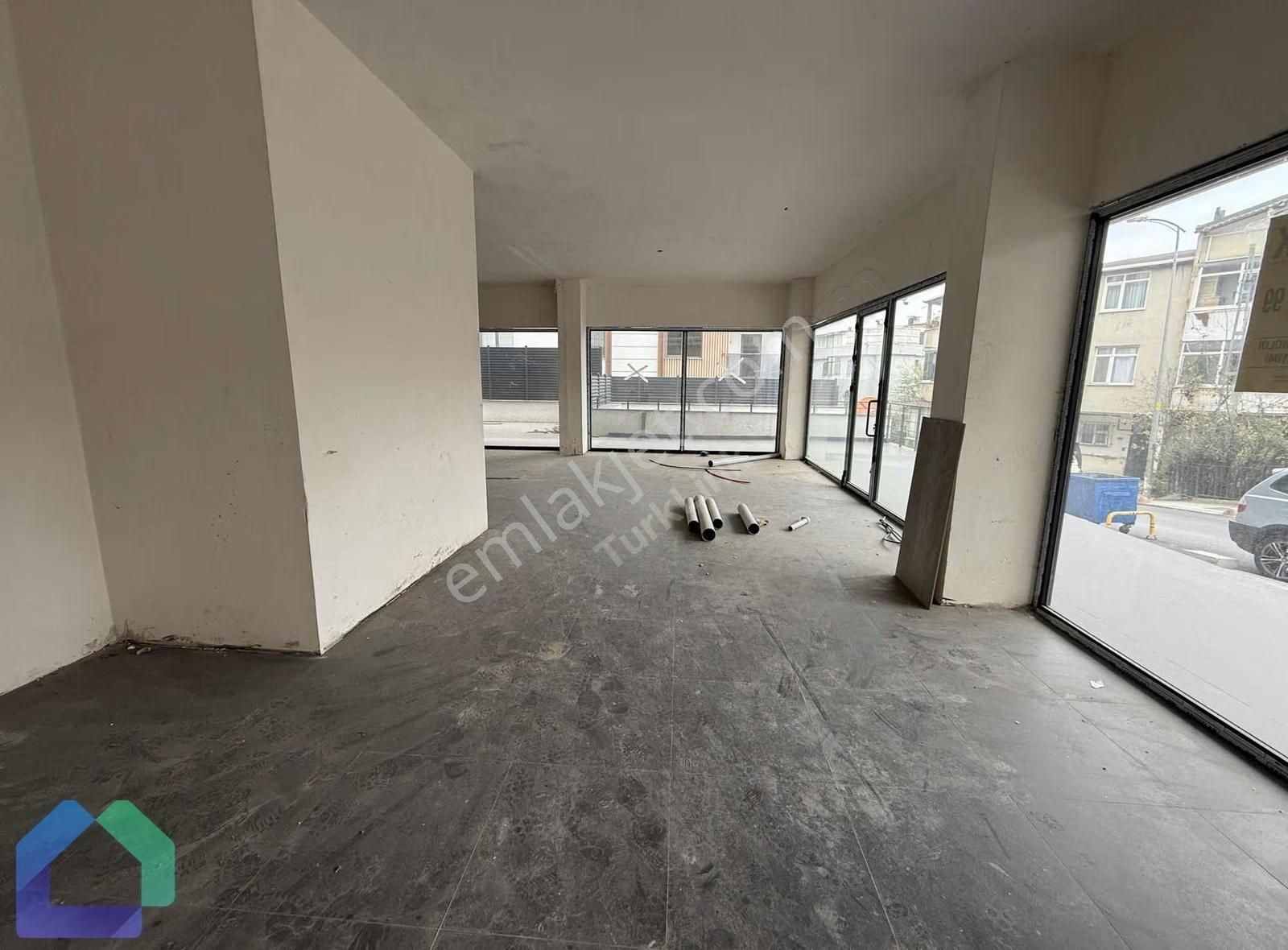 Çamlıca Camisinin Hemen Yanında 470m2 Kiralık Dükkan - Görsel 4