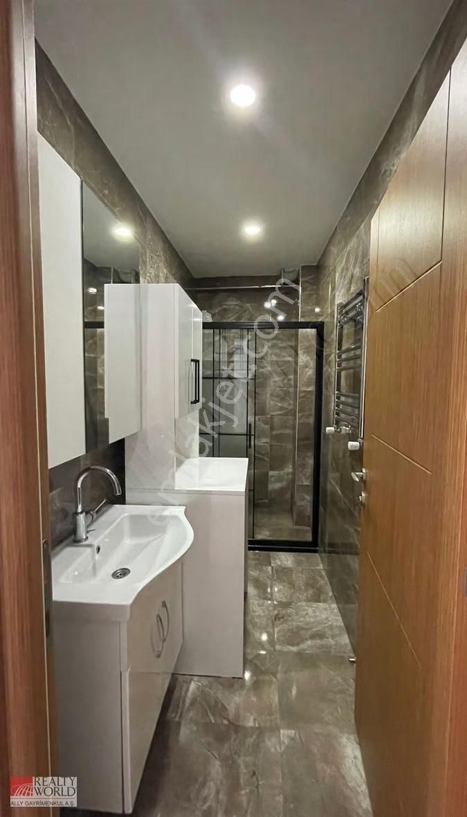 Atlas Üni. Ve İett Otobüs Son Duragına Komşu 2+1 Kiralık Daire - Görsel 17