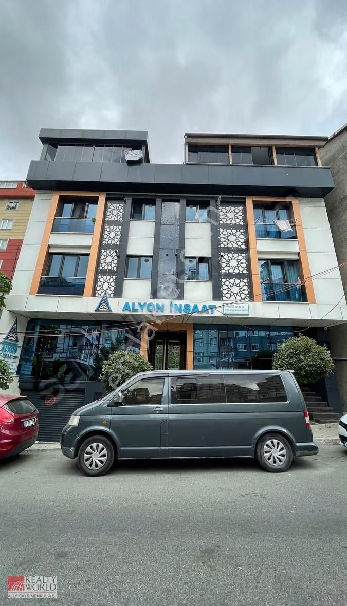 Atlas Üni. Ve İett Otobüs Son Duragına Komşu 2+1 Kiralık Daire