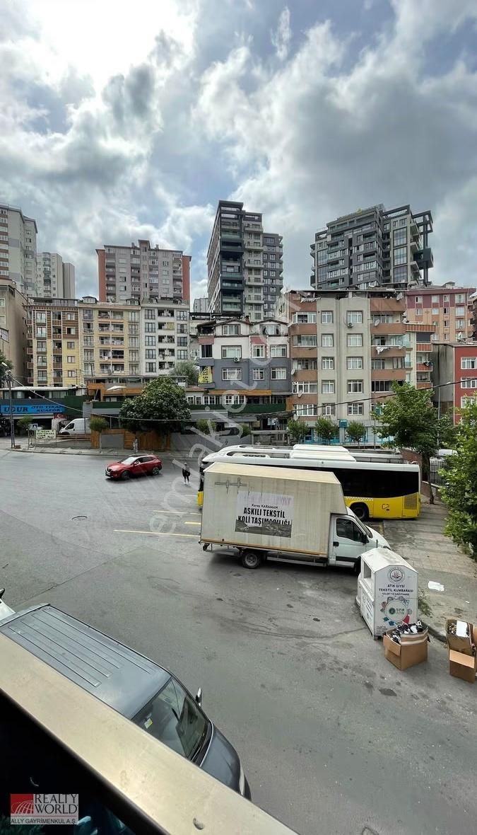 Atlas Üni. Ve İett Otobüs Son Duragına Komşu 2+1 Kiralık Daire - Görsel 8