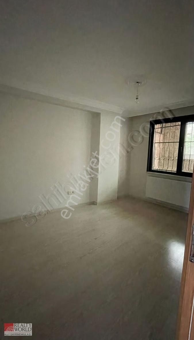 Atlas Üni. Ve İett Otobüs Son Duragına Komşu 2+1 Kiralık Daire - Görsel 14