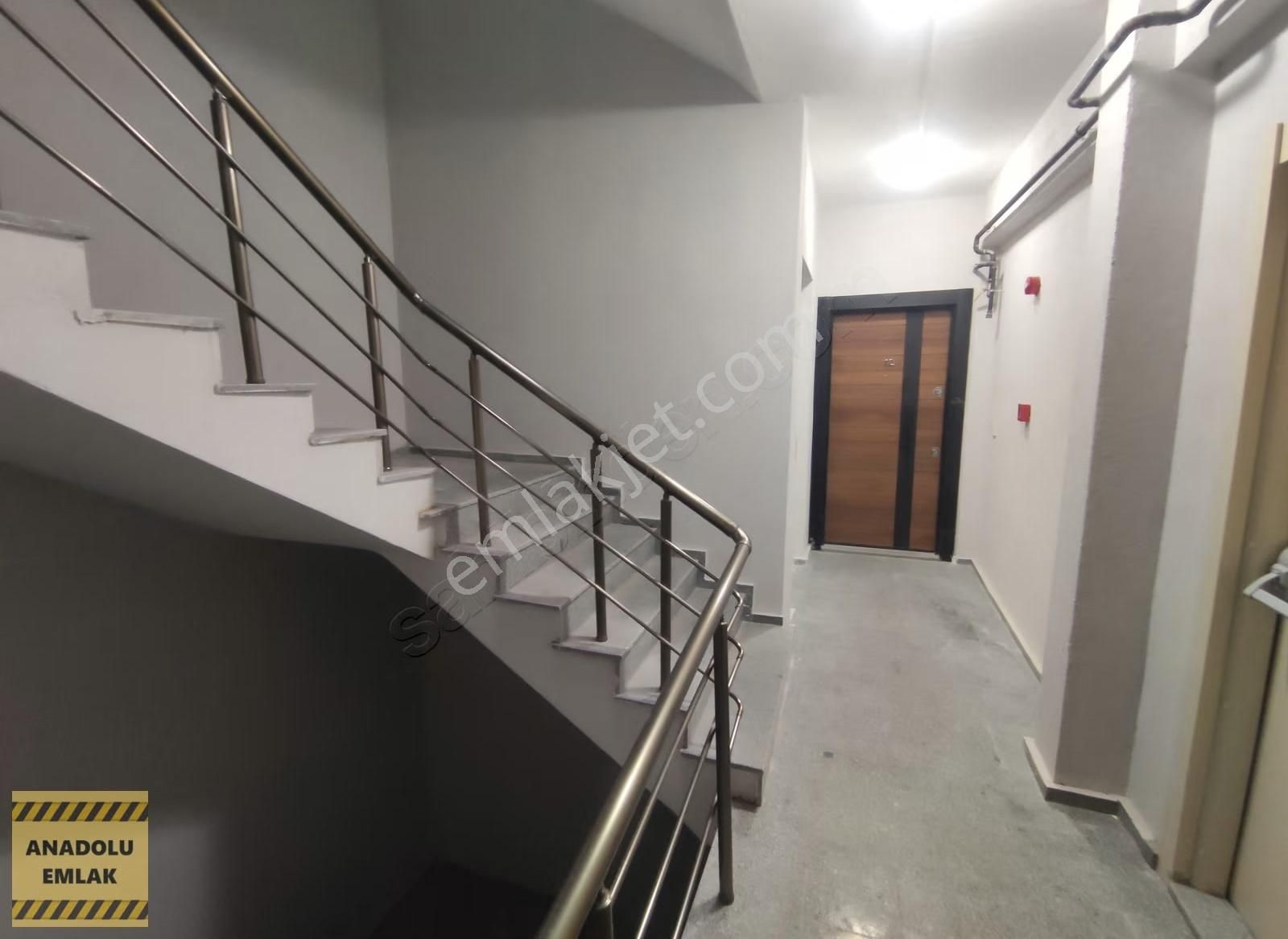 Satılık 3+1 Sıfır Ara Kat Geniş Daire Ebeveyn Banyolu Balkonlu - Görsel 16