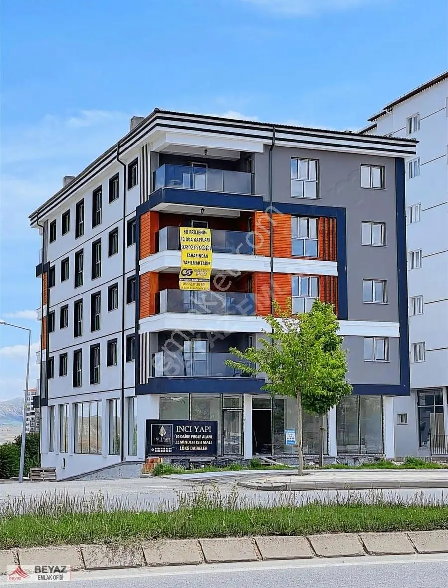 Beyaz Emlak'tan Şeyh Şamil Mh. N.erbakan Cad. 4+1 Satılık Daire