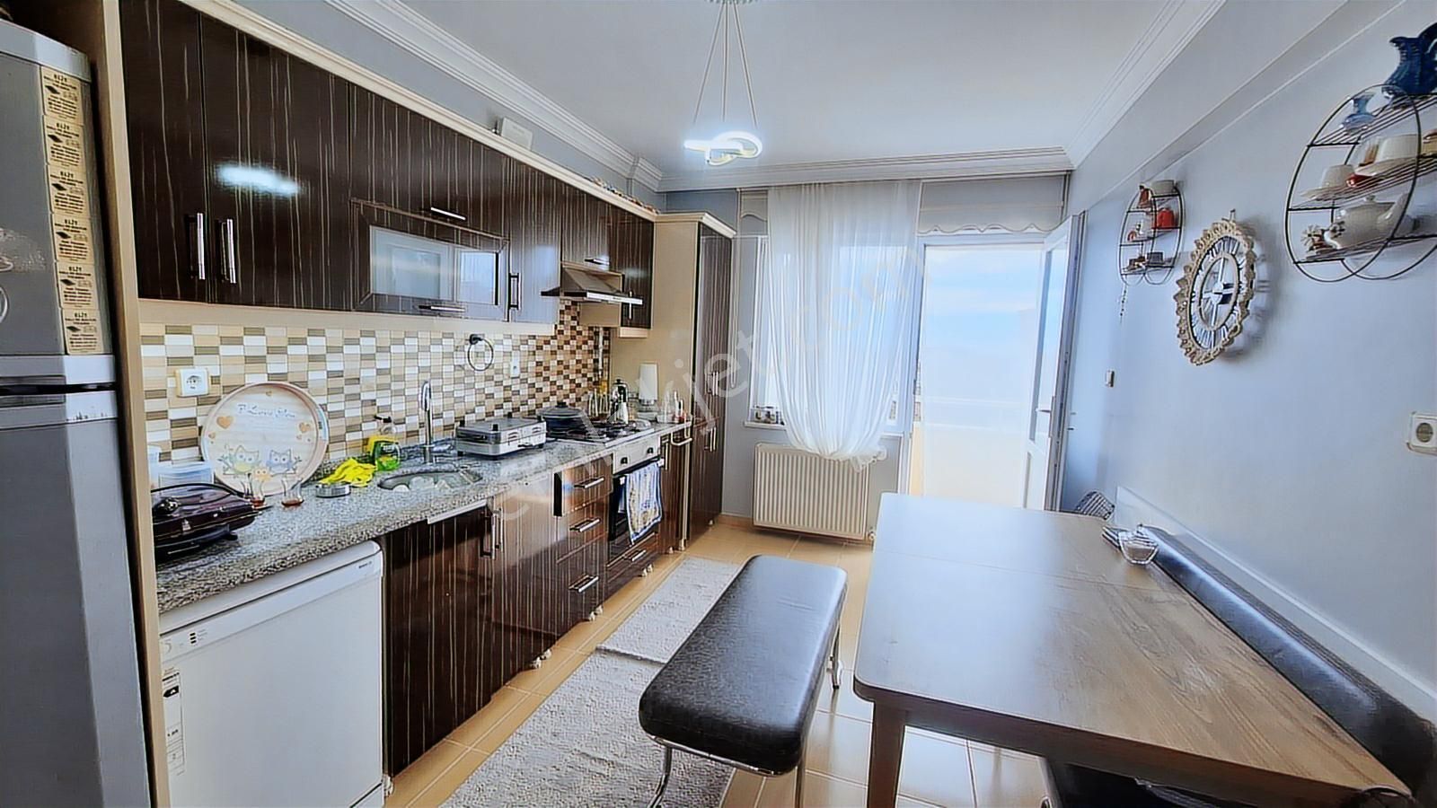 Derince Sırrıpaşa Çenedere Cad. Üzeri Satılık 3+1 Arakat Daire - Görsel 8