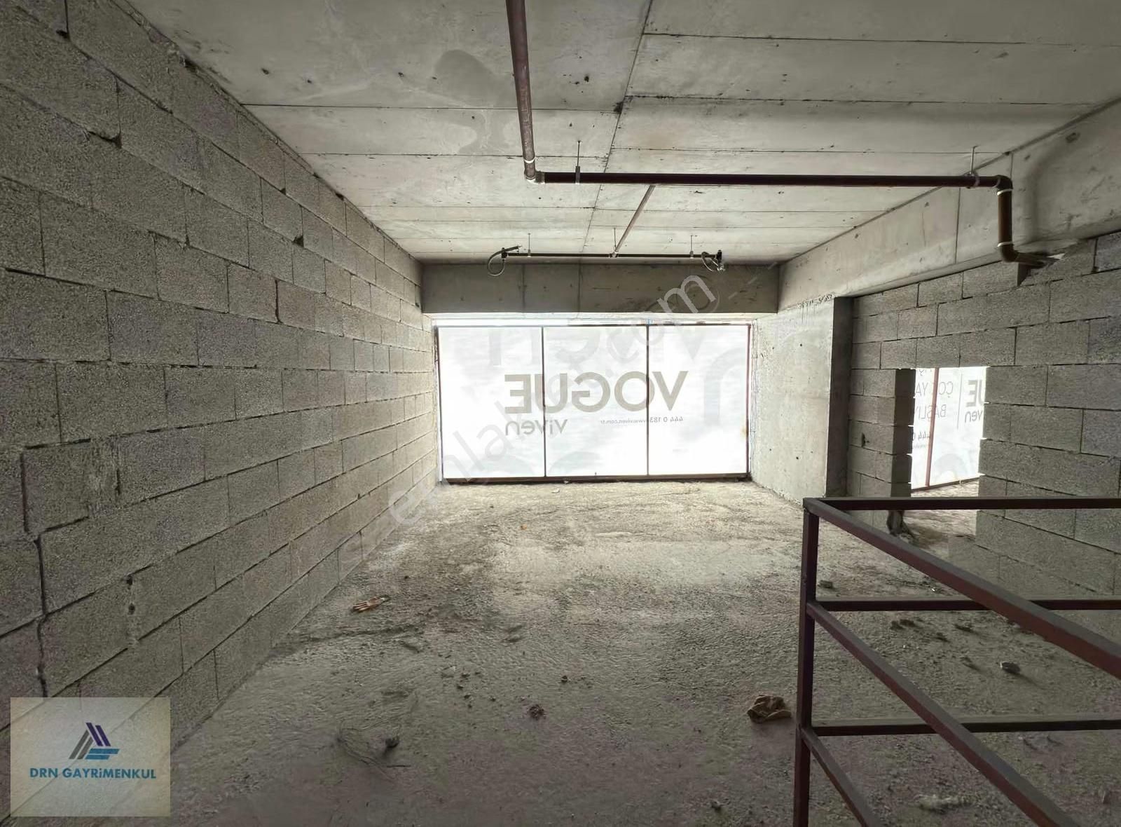 Bornova Viven Vogue'de Kiralık Cadde Üzeri 3 Dükkan (488m²) - Görsel 2
