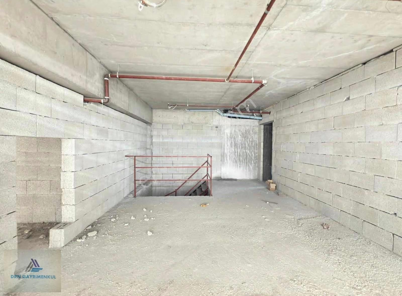 Bornova Viven Vogue'de Kiralık Cadde Üzeri 3 Dükkan (488m²) - Görsel 30