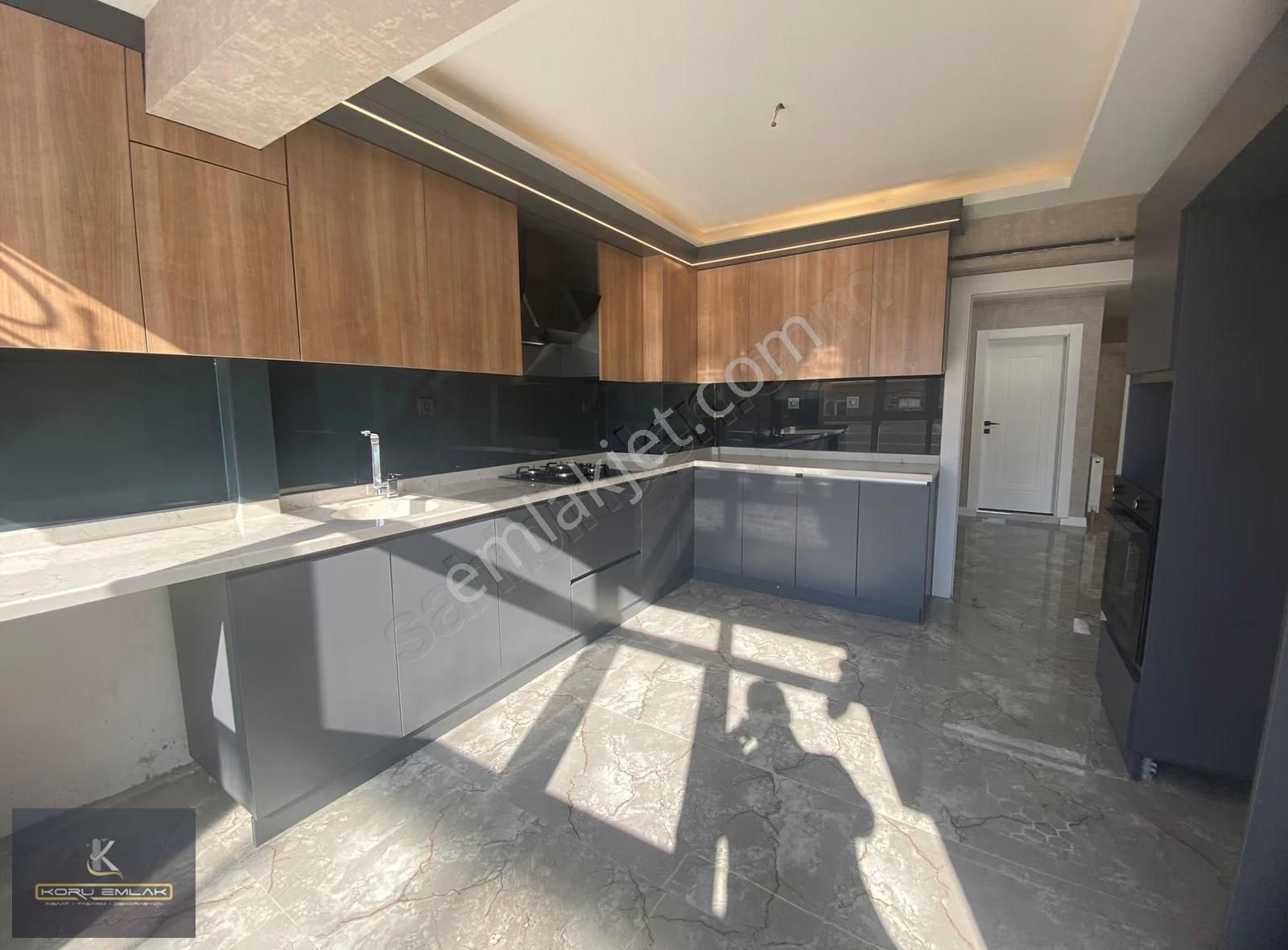 Mevlana Kültür Merk. Komşu 3+1 Ara Kat Ultra Lüks Yapıda