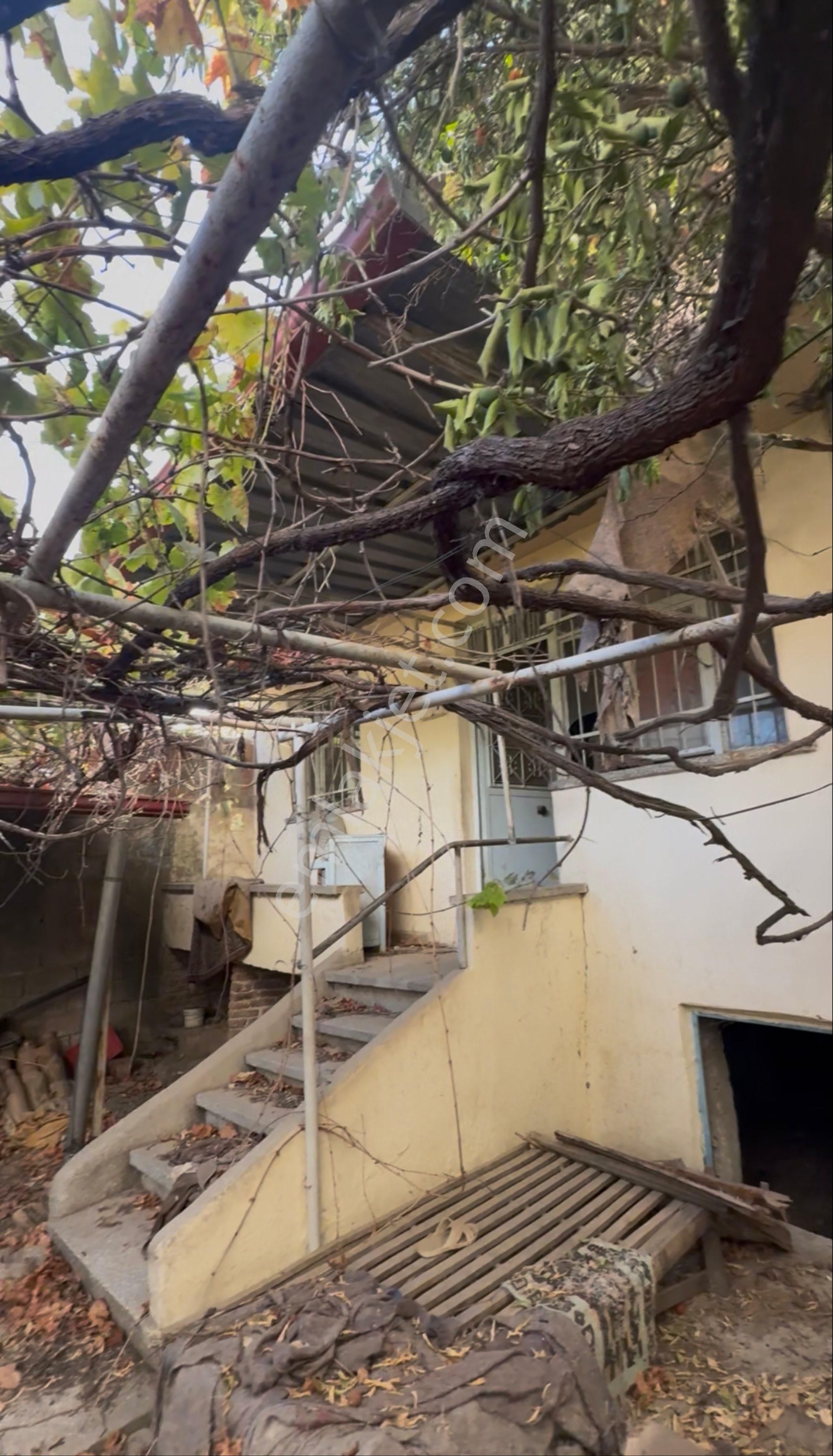 Aydın Nazilli Yıldıztepe Mahallesi'nde 340m2 Arsa İçinde Müstakil Ev