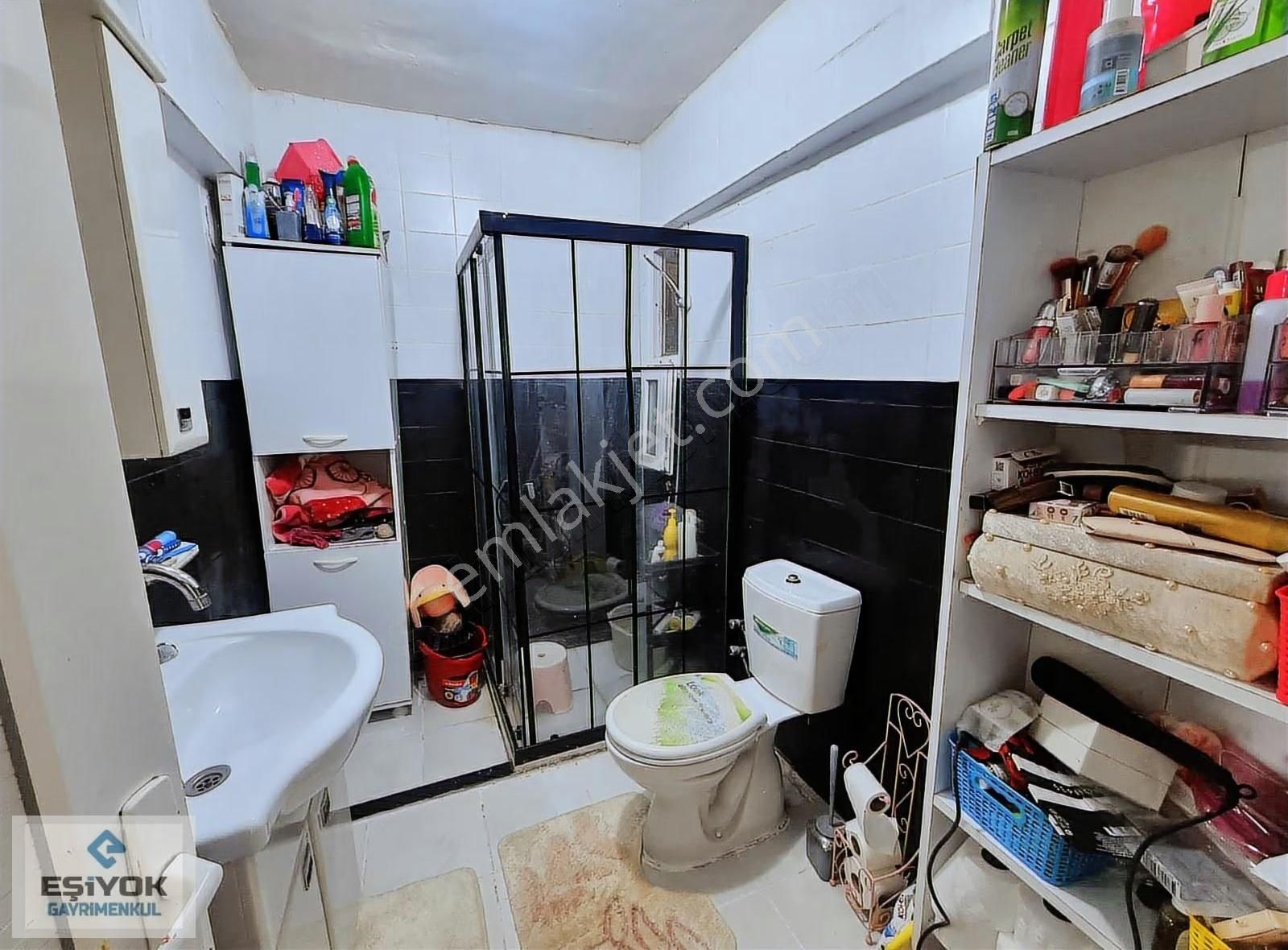 Torbalı Cumhuriyet Mahallesi'nde 2+1 Barış Yapı Sitesinde