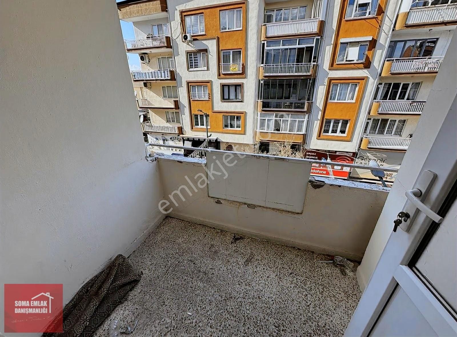 Soma Emlak* Atatürk Caddesinde Cadde Cepheli 3+1 Daire !