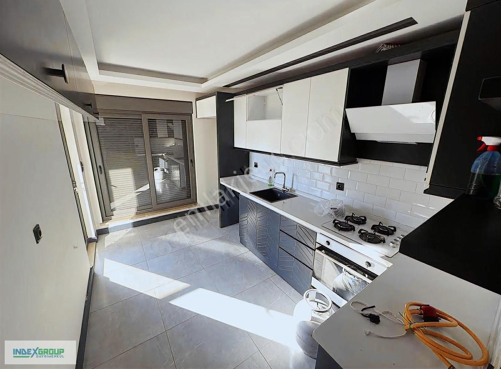 Aydoğmuş Mahallesi |havuzlu|katta Lüks 2+1 Darie