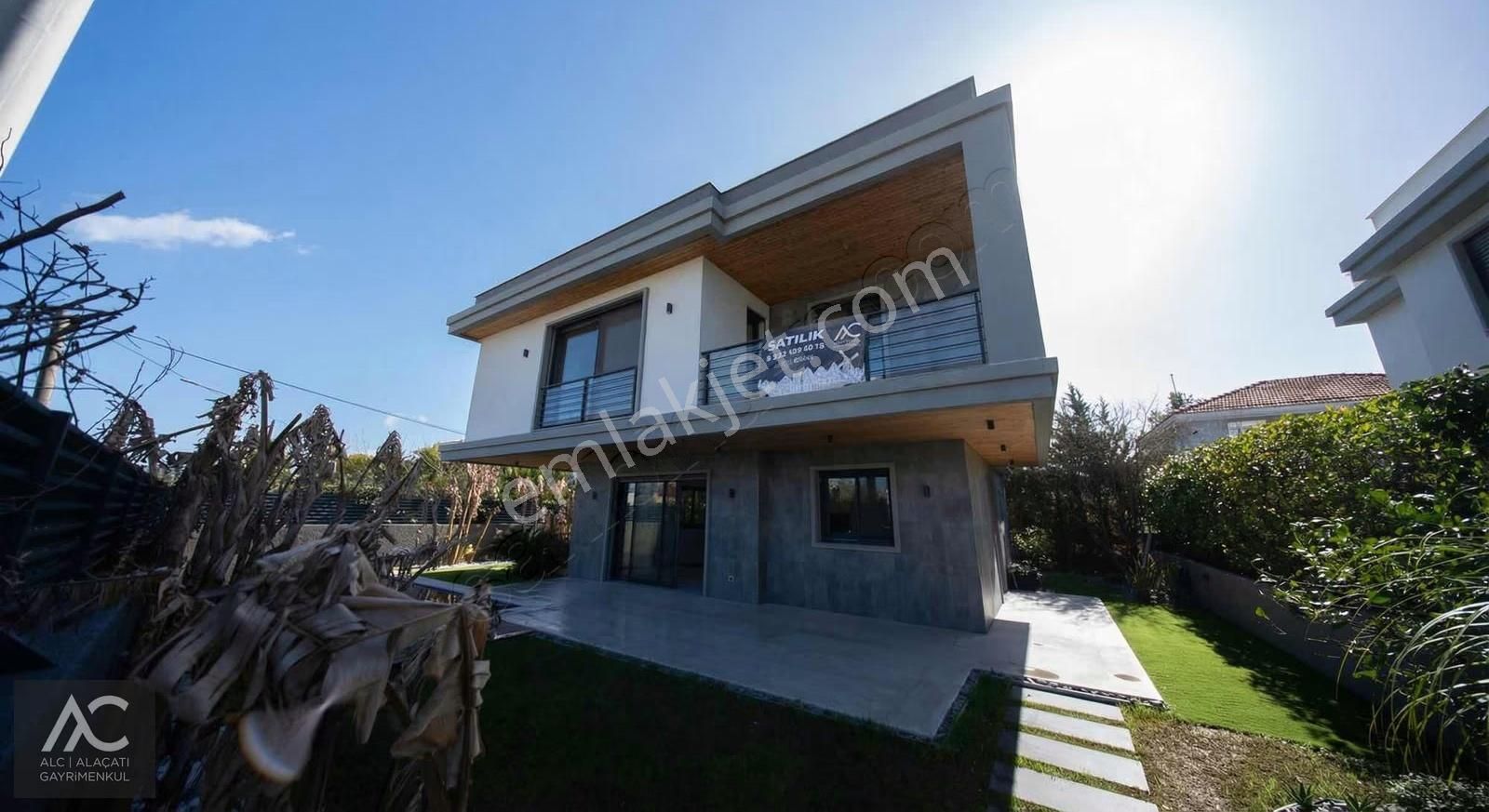 Alc 'den Alaçatı Müstakil Satılık Lüks Villa