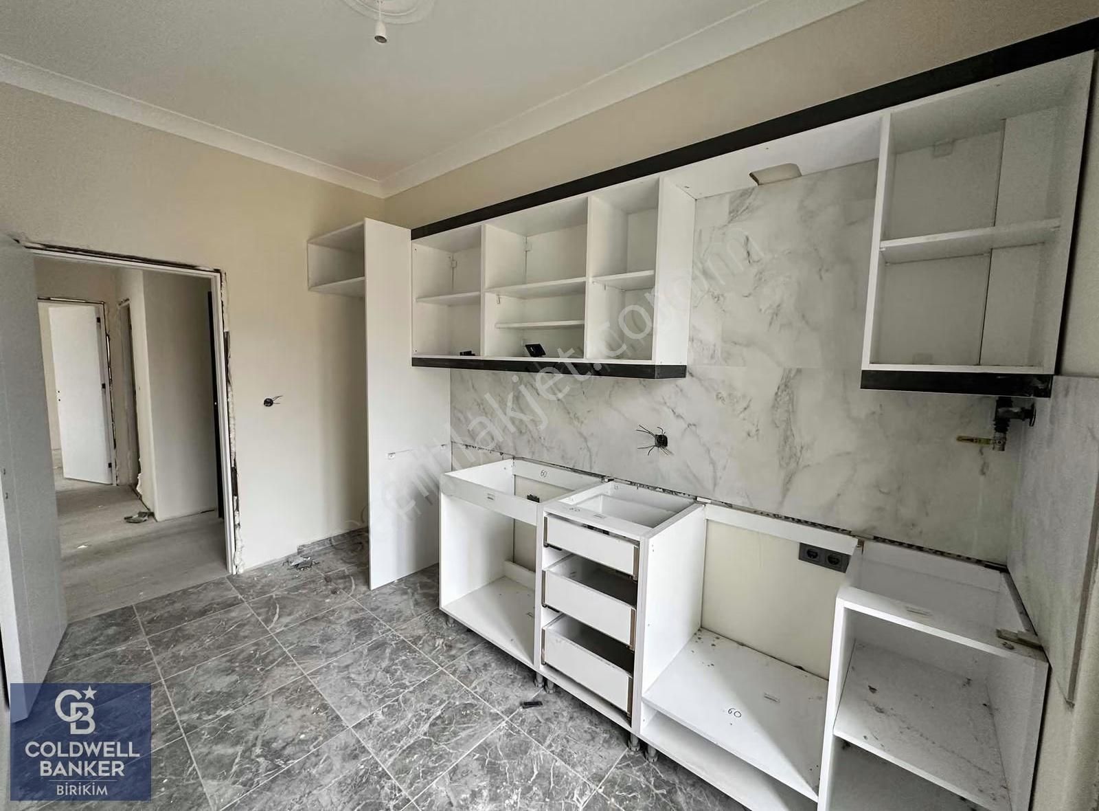 Tuzla Aydınlı'da Merkezi Konumda Oturuma Hazır 3+1 Fırsat Daire - Görsel 9