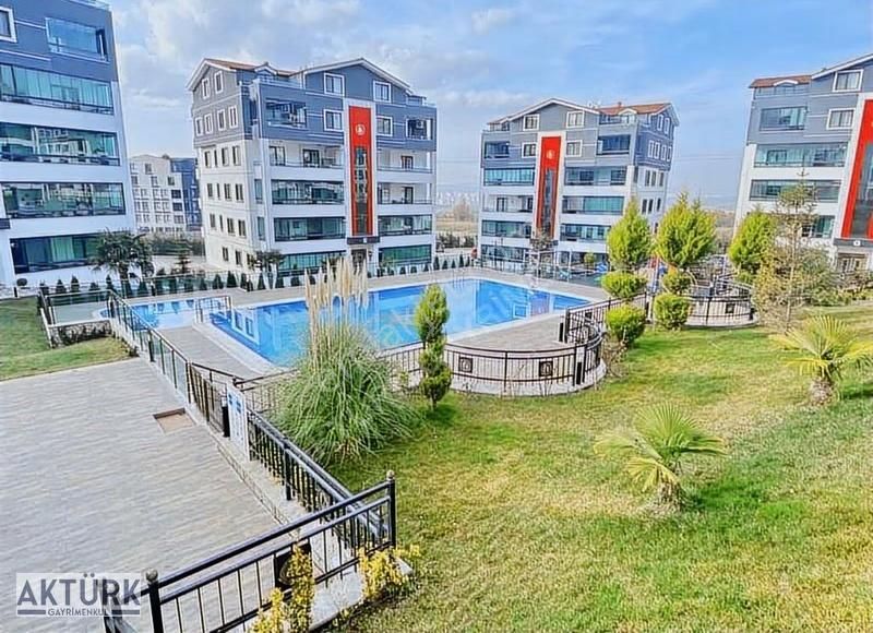 Aktürk Gayrimenkul'den Kayapada Havuz Cepheli 3+1 Kiralık Daire