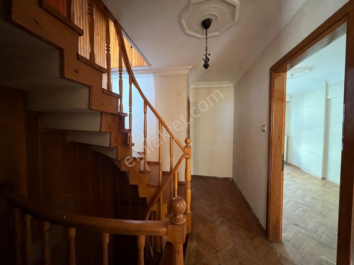 Halkalı Malimüşavirler Sitesinde 5+1 220m2 Satılık Villa - Görsel 12