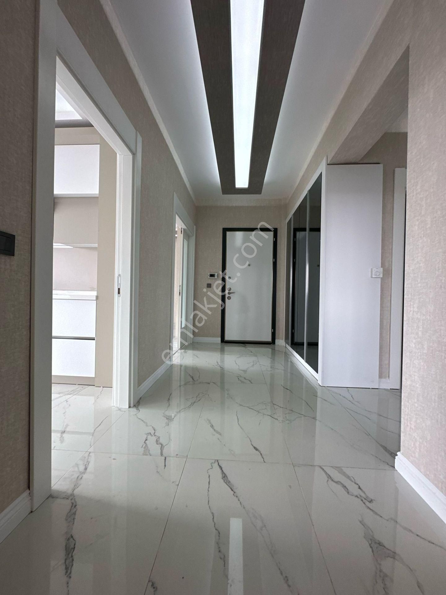 Pursaklar Mehmet Zengin Emlak'tan Kapalı Otoparklı 3.kat 4+1 Teras Balkonlu Sitede Daire - Görsel 32