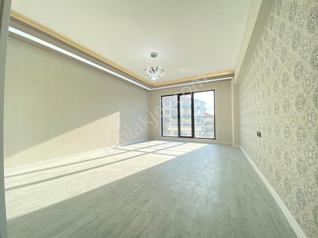 Pursaklar Mehmet Zengin Emlak'tan Kapalı Otoparklı 3.kat 4+1 Teras Balkonlu Sitede Daire - Görsel 7