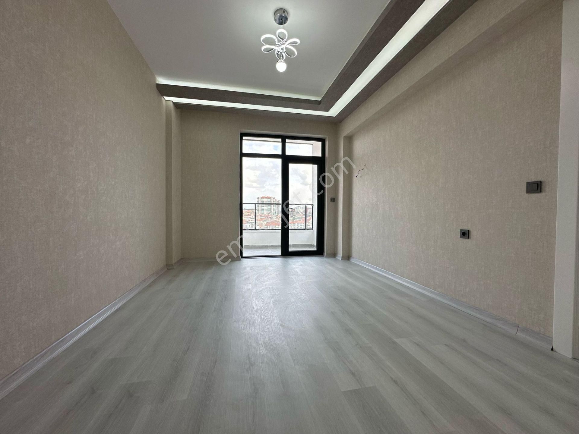 Pursaklar Mehmet Zengin Emlak'tan Kapalı Otoparklı 3.kat 4+1 Teras Balkonlu Sitede Daire - Görsel 15