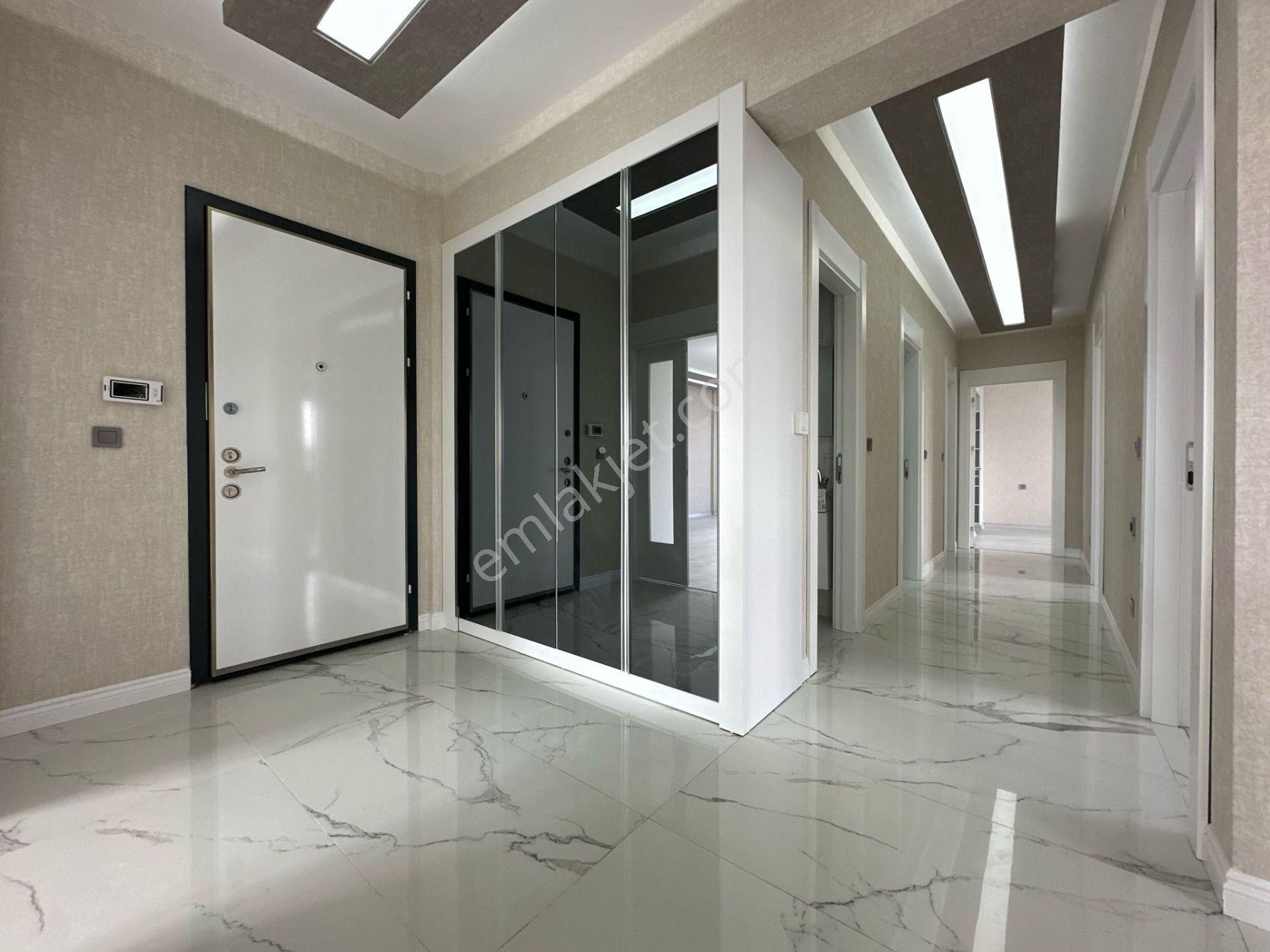 Pursaklar Mehmet Zengin Emlak'tan Kapalı Otoparklı 3.kat 4+1 Teras Balkonlu Sitede Daire - Görsel 24