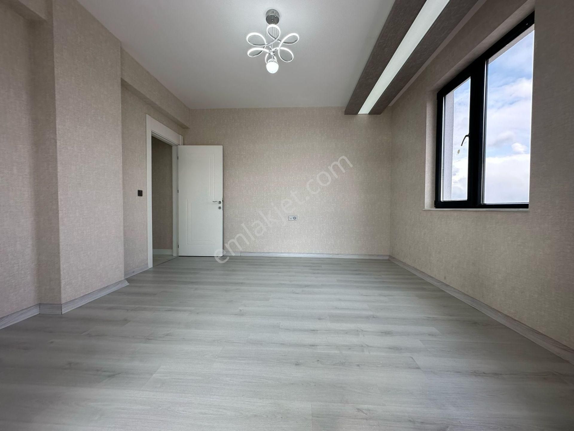 Pursaklar Mehmet Zengin Emlak'tan Kapalı Otoparklı 3.kat 4+1 Teras Balkonlu Sitede Daire - Görsel 17