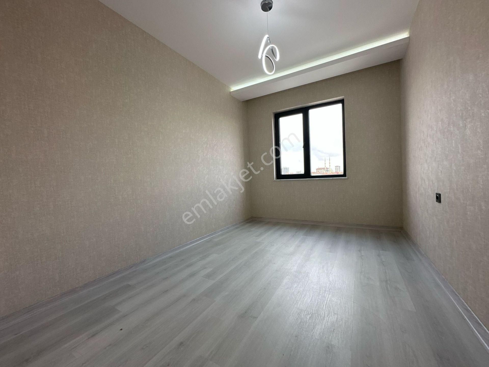 Pursaklar Mehmet Zengin Emlak'tan Kapalı Otoparklı 3.kat 4+1 Teras Balkonlu Sitede Daire - Görsel 18