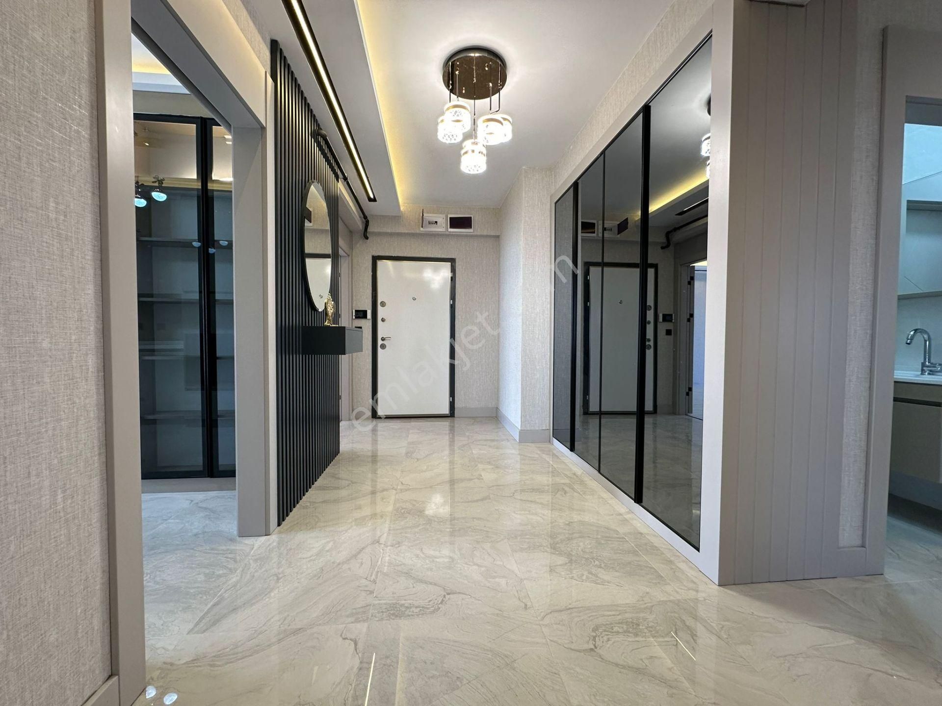 Pursaklar Mehmet Zengin Emlak'tan Kapalı Otoparklı Çift Banyolu Kilerli 4.kat 4+1 Ultra Lüks Sitede - Görsel 18