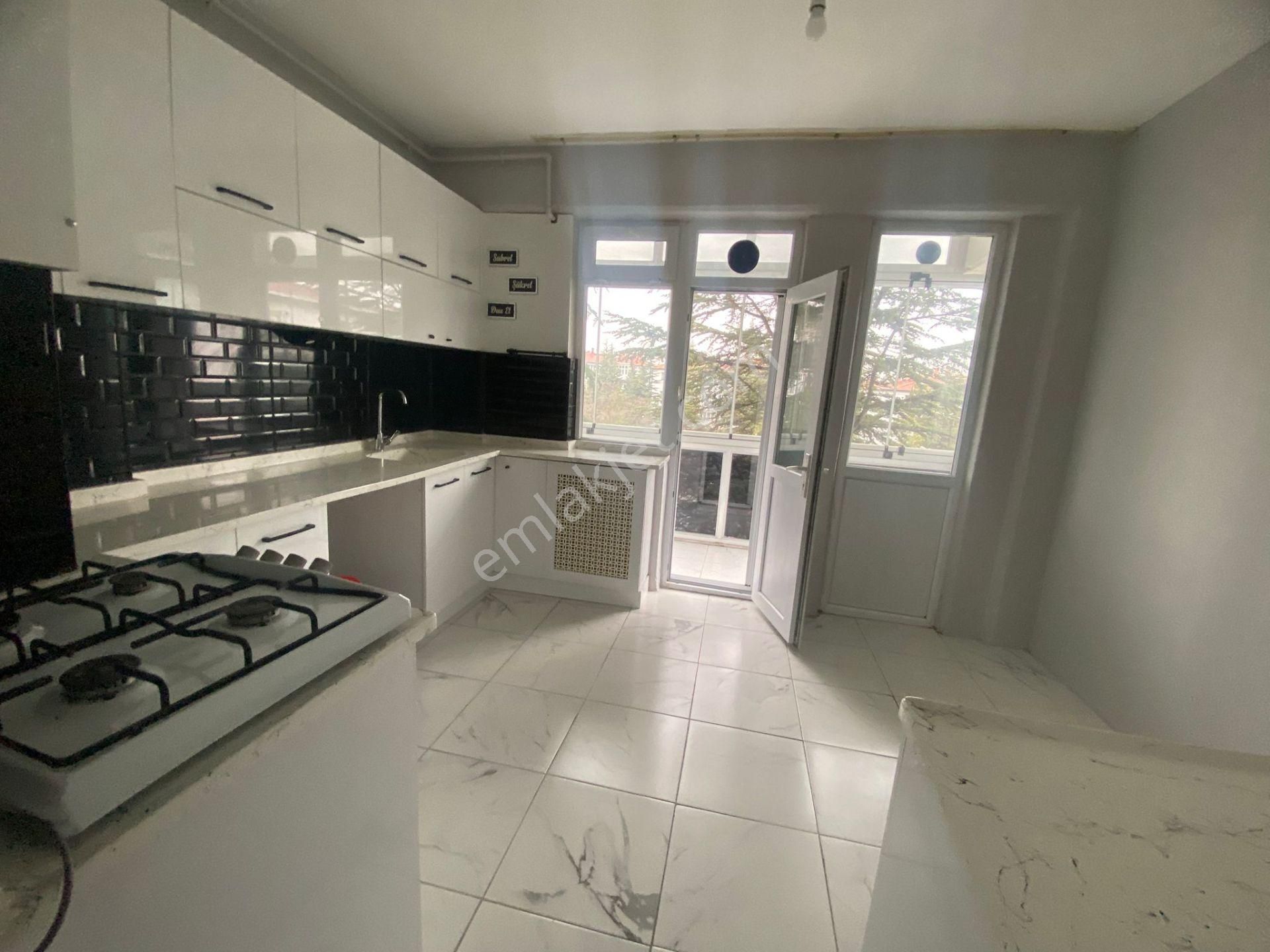 Yenikent Sitesinde Bakımlı Cambalkonlu Arakat 2+1 Daire Kk-4