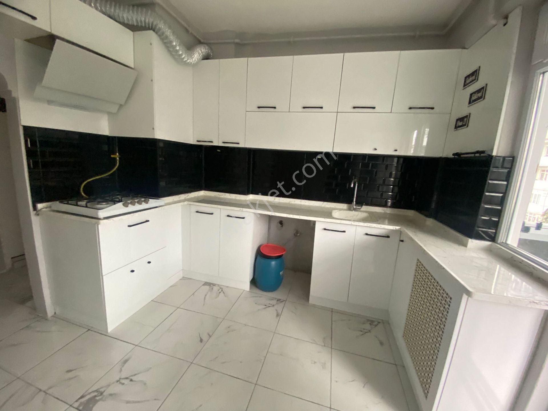 Yenikent Sitesinde Bakımlı Cambalkonlu Arakat 2+1 Daire Kk-4 - Görsel 3