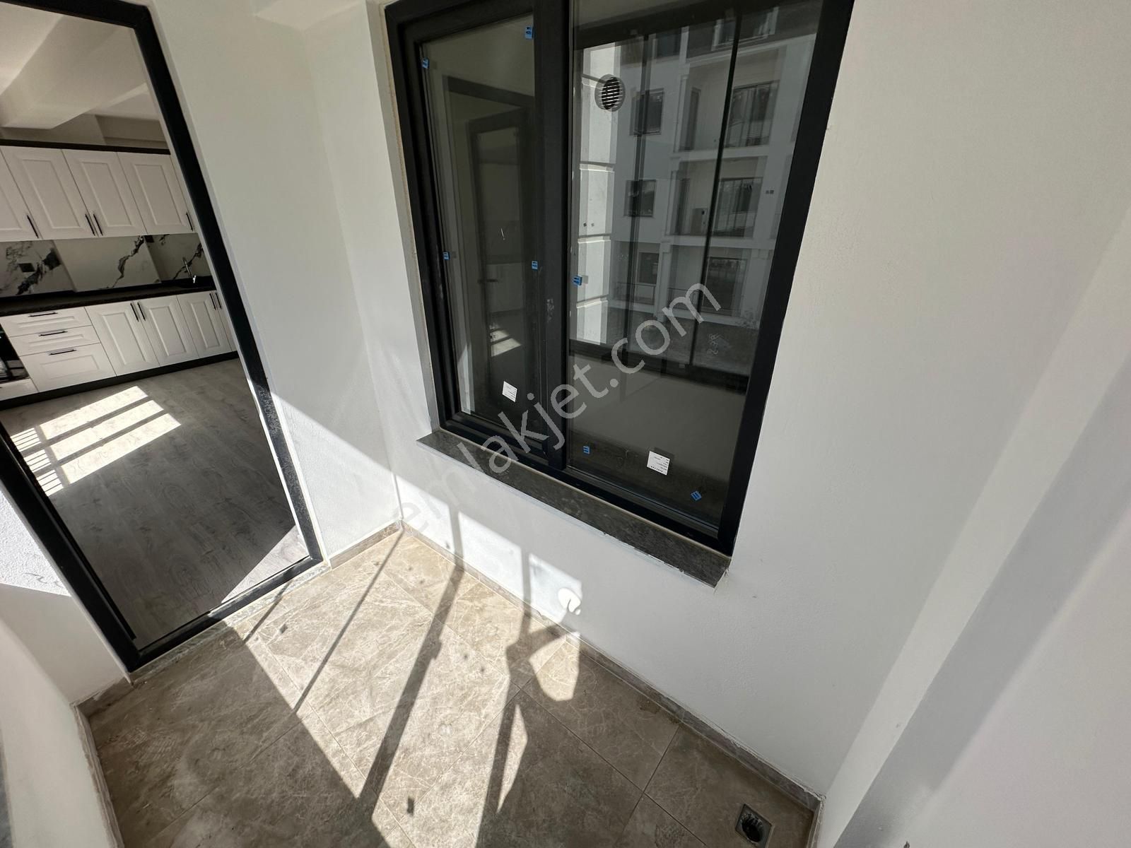 🏡 Referans'tan Akçay'da Şık Tasarımlı Kapalı Otoparklı 1+1 Daire - Görsel 8