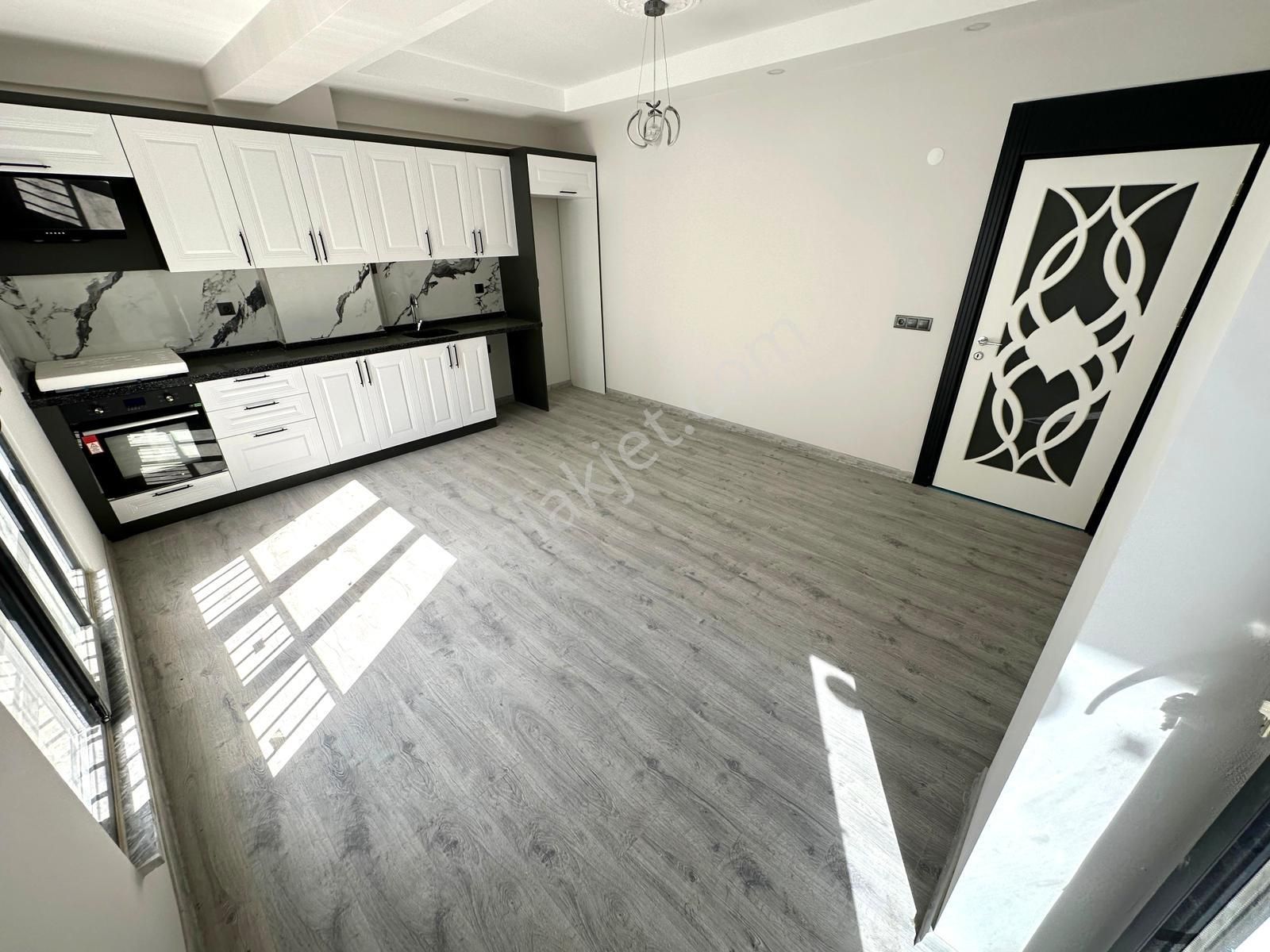 🏡 Referans'tan Akçay'da Şık Tasarımlı Kapalı Otoparklı 1+1 Daire - Görsel 14