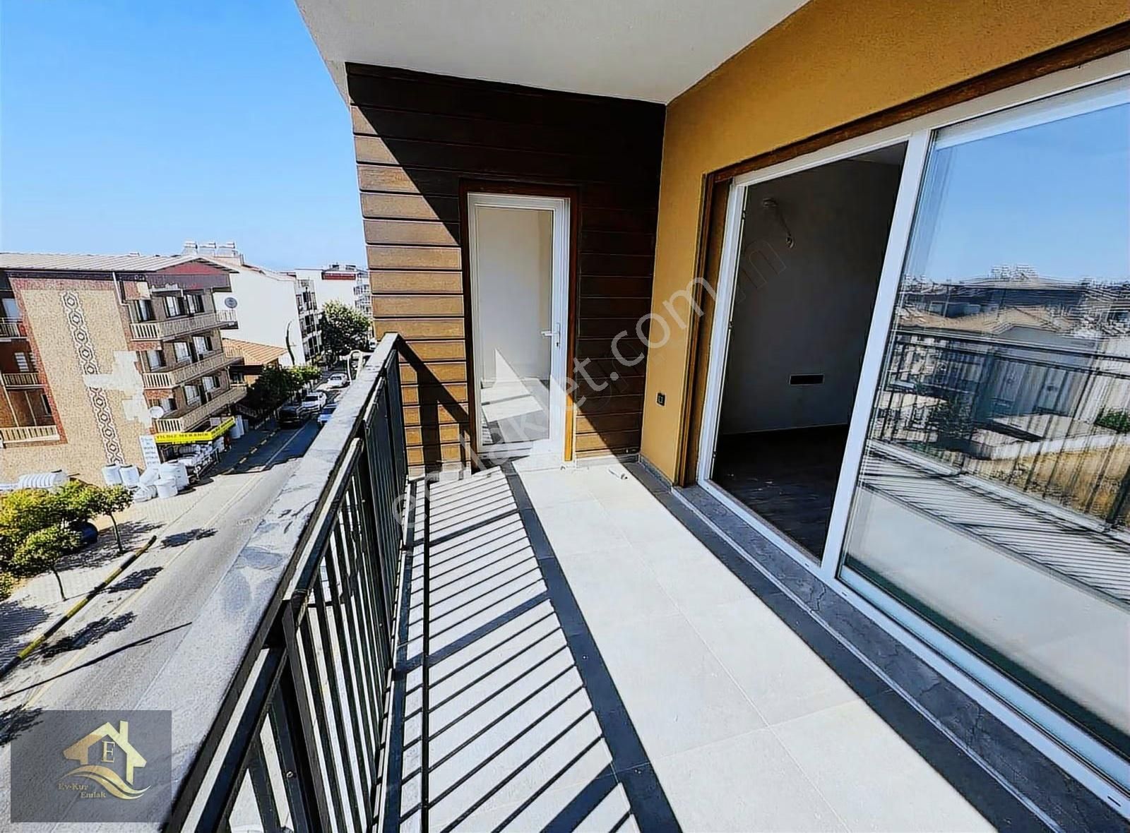 Kuşadası Davutlar'da Ara Kat Ebeveyn Banyolu Satılık 2+1 Daire - Görsel 10