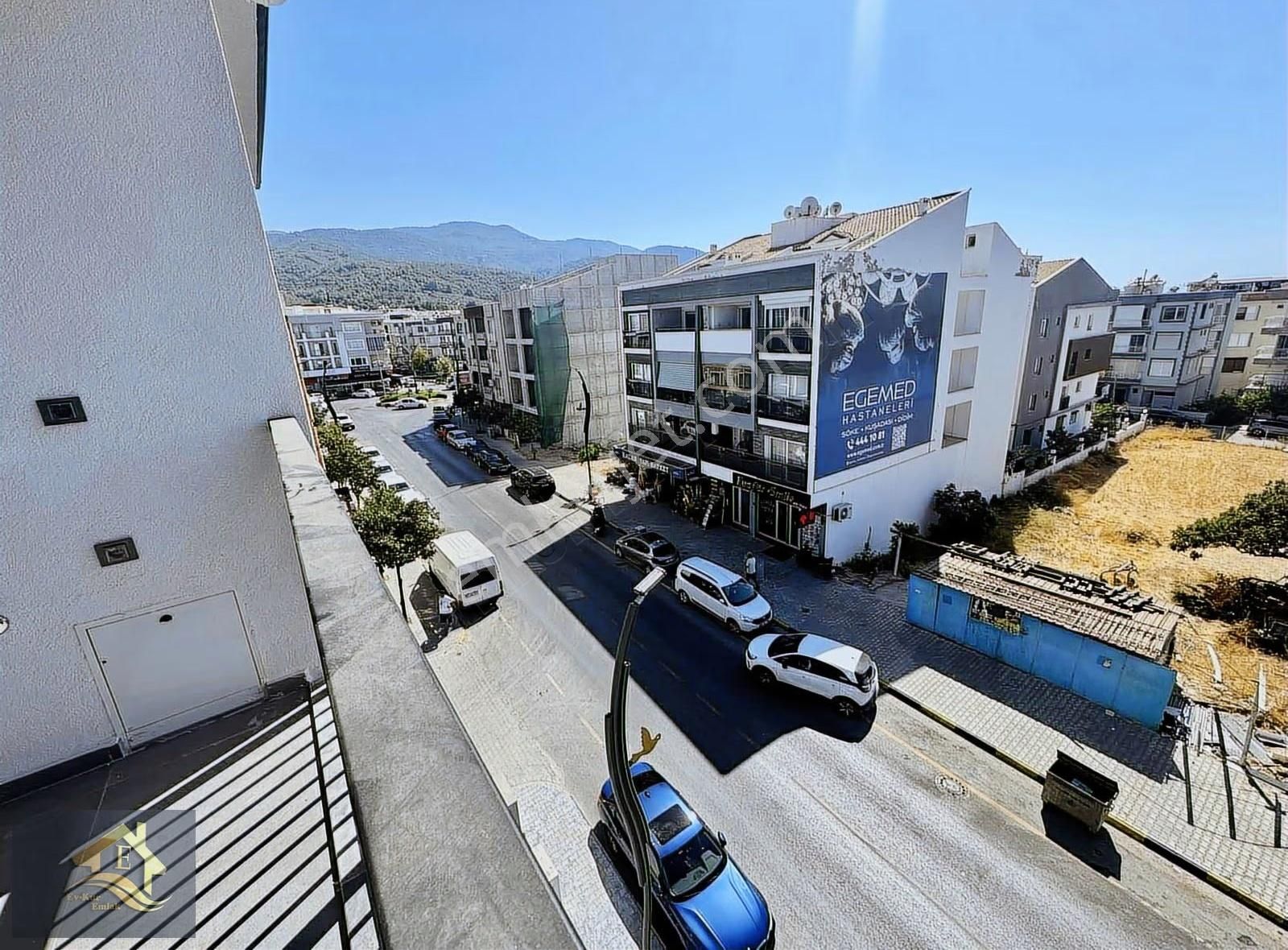 Kuşadası Davutlar'da Ara Kat Ebeveyn Banyolu Satılık 2+1 Daire - Görsel 13