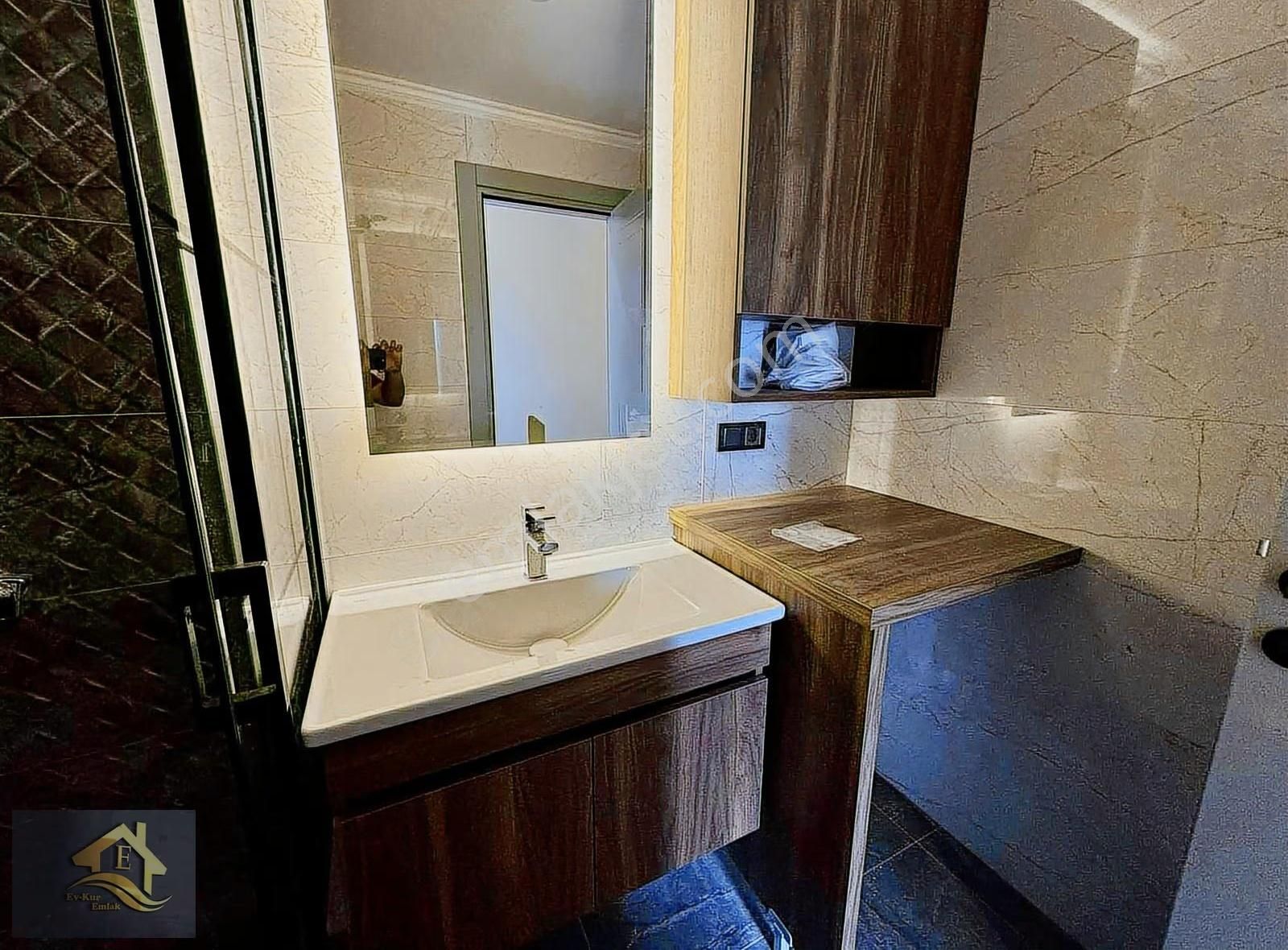 Kuşadası Davutlar'da Ara Kat Ebeveyn Banyolu Satılık 2+1 Daire - Görsel 2