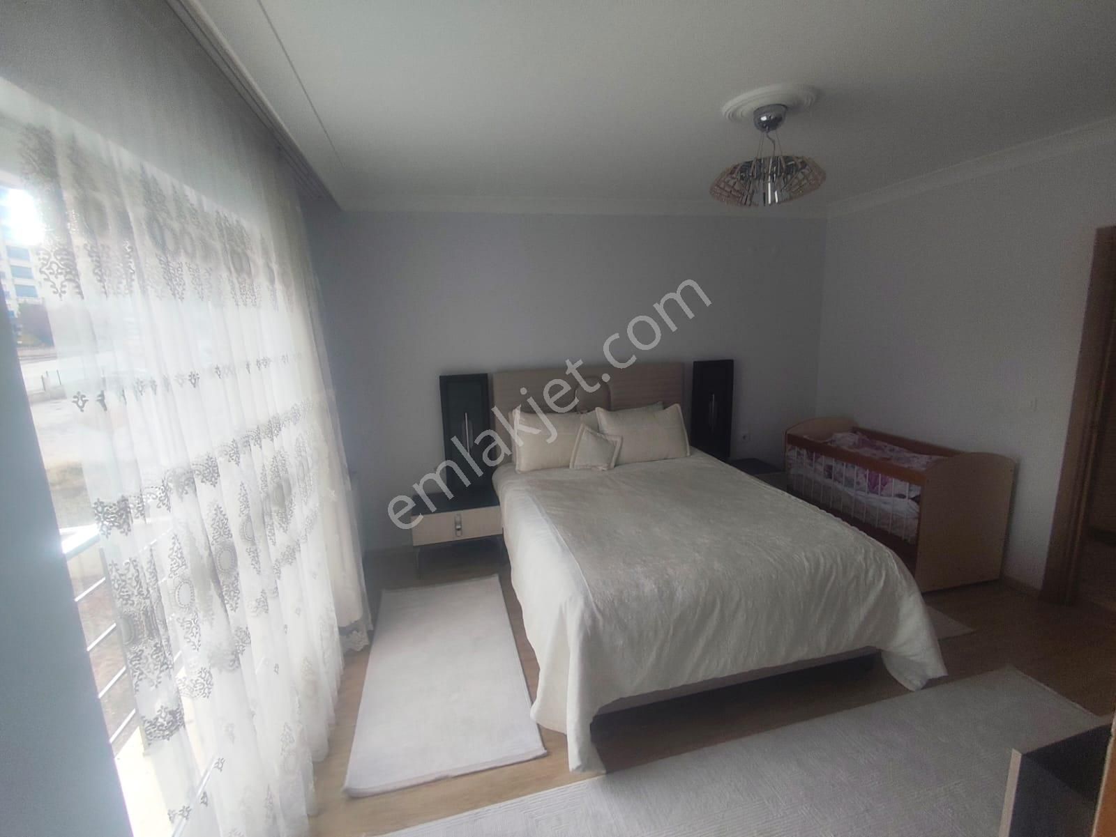 Yılmaz Gayrimenkulden Emsalli Cadde Üzeri Kacmaz 4+1 Fırsat Dairesi - Görsel 23